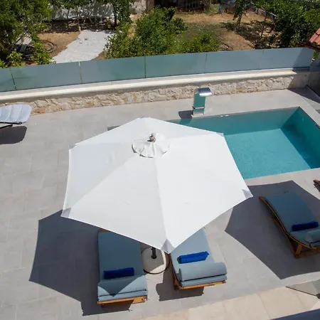 Lilium Stone Villa Varipetron
